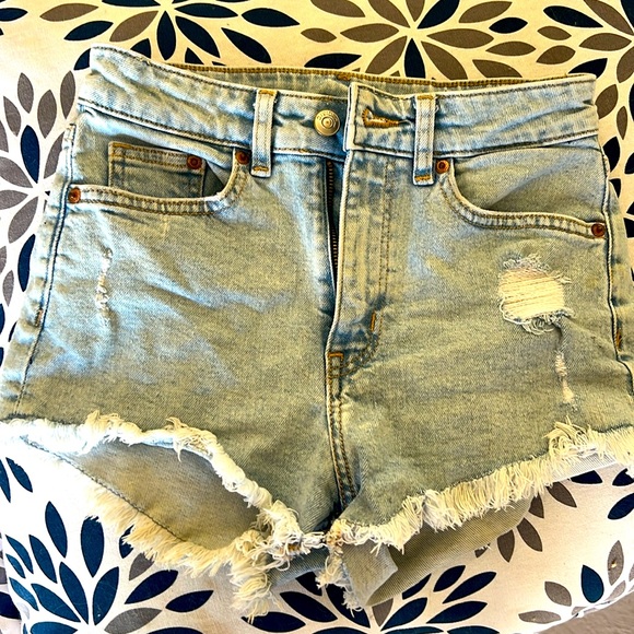 Light wash high waisted denim cut off shorts by Divided - Picture 1 of 3